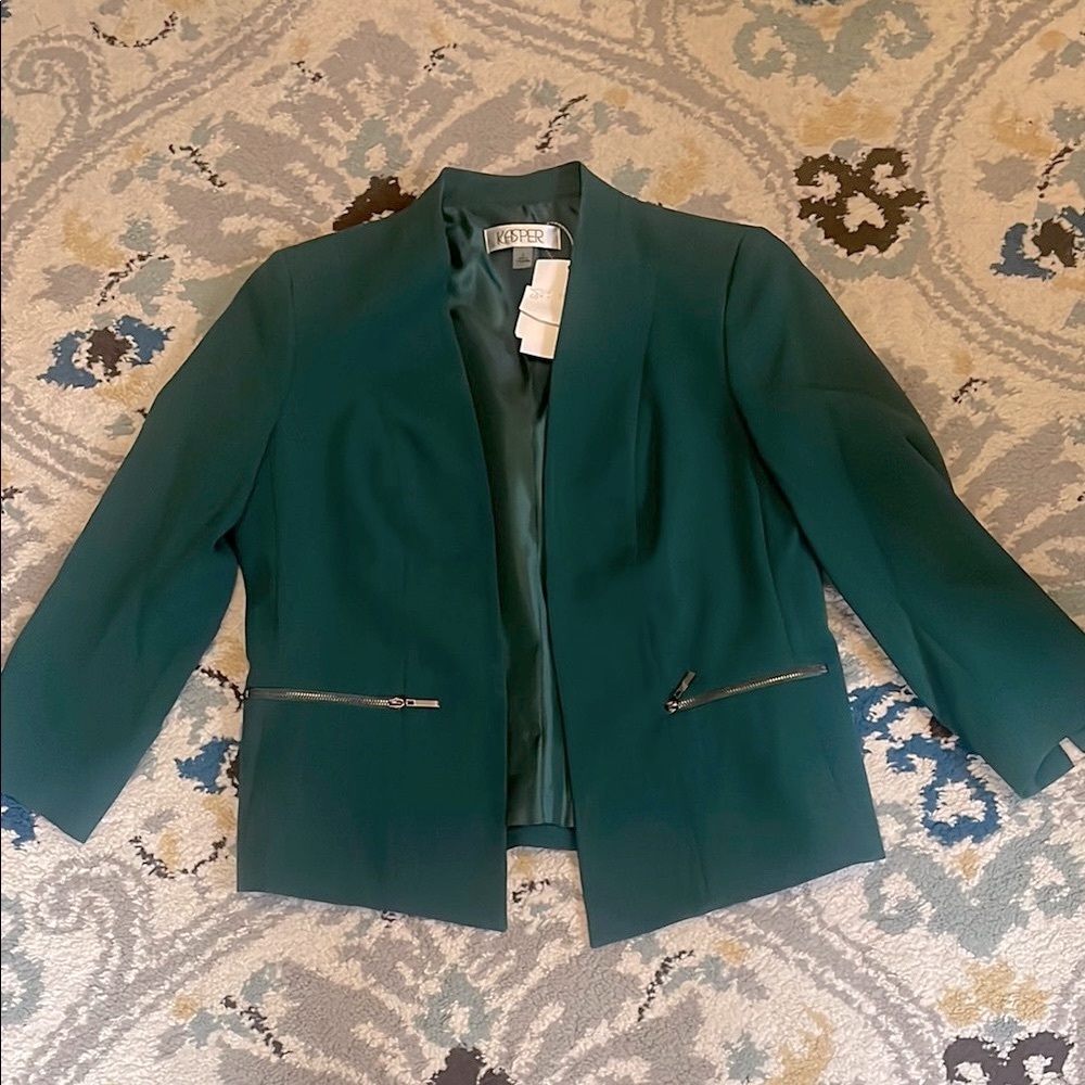 Kasper Green Blazer with Structured Fit and Notched Lapel